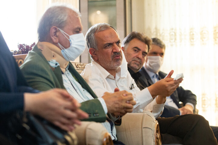 وزیر فرهنگ و سخنگوی دولت در منزل یاسینی خبرنگار ایرنا حضور یافتند